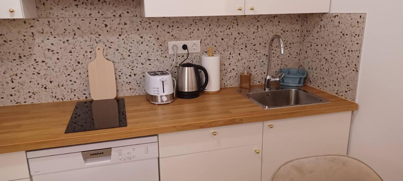 Studio Apartman Four Pearls كارلوفاتش المظهر الخارجي الصورة