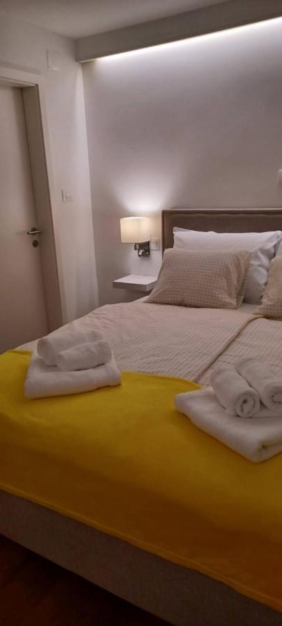 Studio Apartman Four Pearls كارلوفاتش المظهر الخارجي الصورة