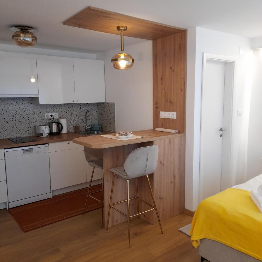 Studio Apartman Four Pearls كارلوفاتش المظهر الخارجي الصورة