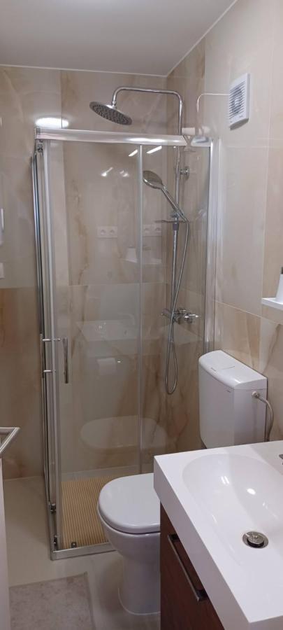 Studio Apartman Four Pearls كارلوفاتش المظهر الخارجي الصورة